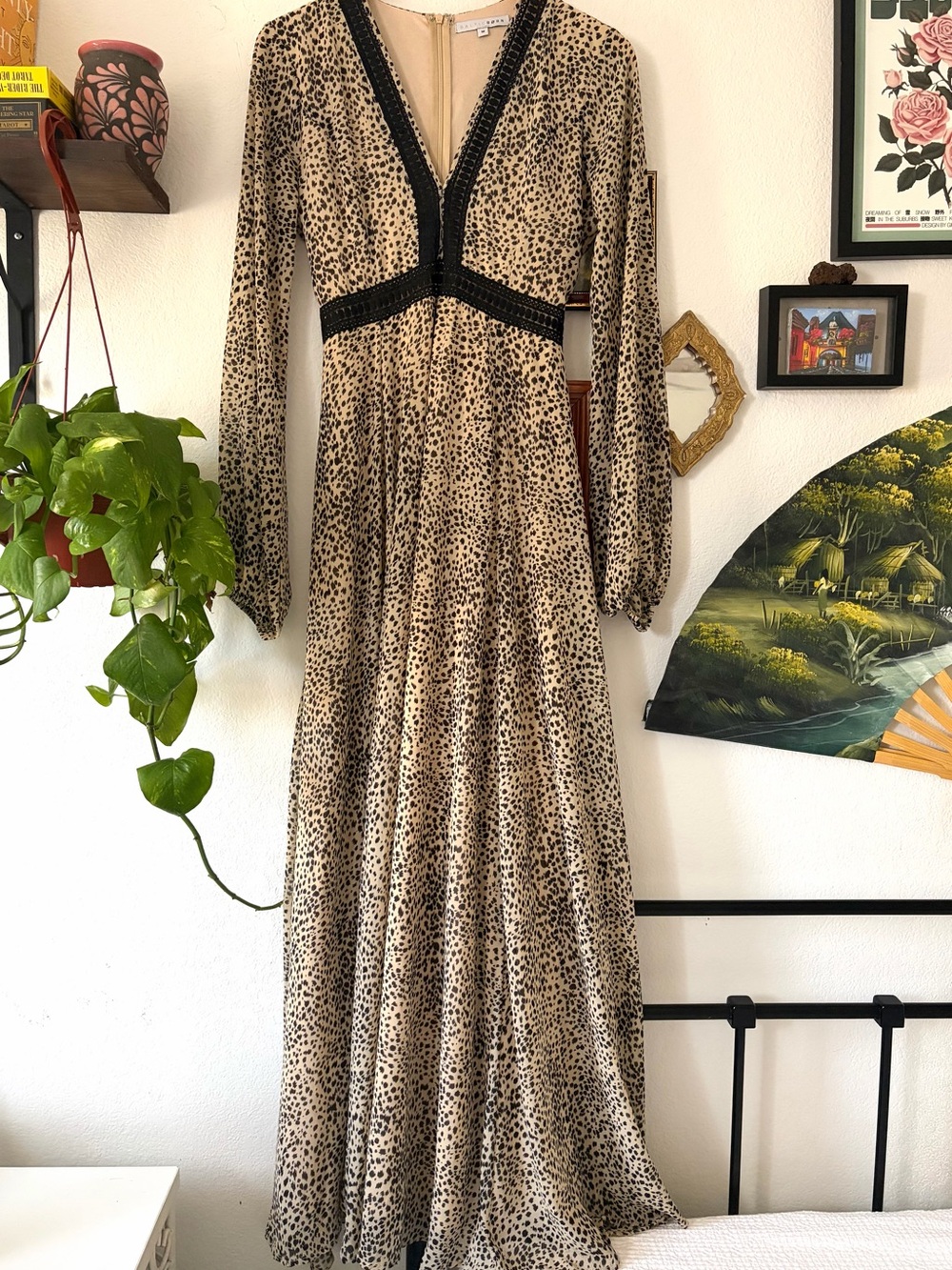 Vintage Glam Boho Animal Cha Cha Print Maxi Dress Long Sleeve V-Neck Tan Medium
